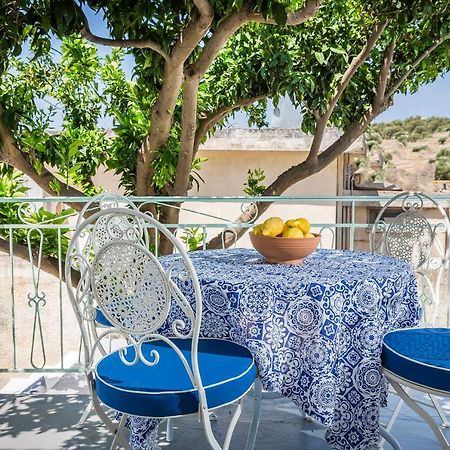 Bohemian Nest - Cheerful 2-Bedroom Villa With Pool Dhavgata Bagian luar foto